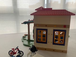 CASA DE PLAYMOBIL CON TODOS LOS ACCESORIOS.