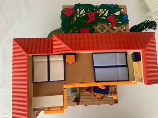 CASA DE PLAYMOBIL CON TODOS LOS ACCESORIOS.