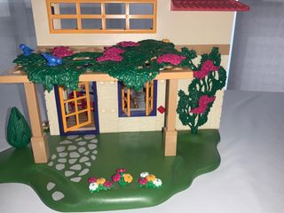 CASA DE PLAYMOBIL CON TODOS LOS ACCESORIOS.