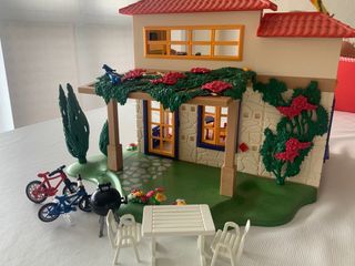 CASA DE PLAYMOBIL CON TODOS LOS ACCESORIOS.