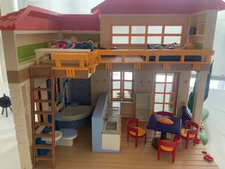 CASA DE PLAYMOBIL CON TODOS LOS ACCESORIOS.