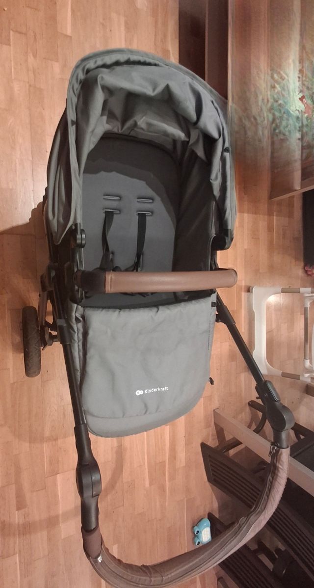 Cochecito de bebe poco uso.
Excelente cochecito