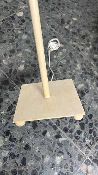 Pie de lámpara de hierro