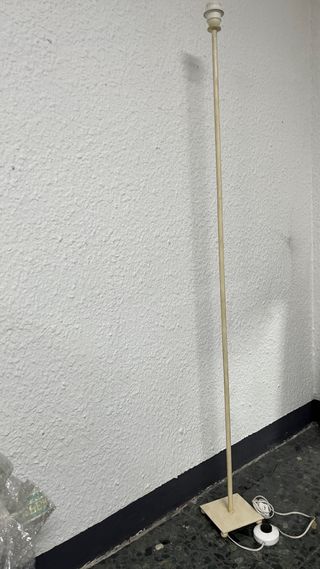 Pie de lámpara de hierro