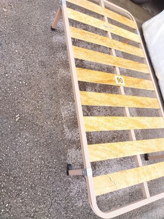Se vende una cama de una plaza en buen estado