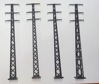 Escala H0 -  4 torres eléctricas troncopiramidales
