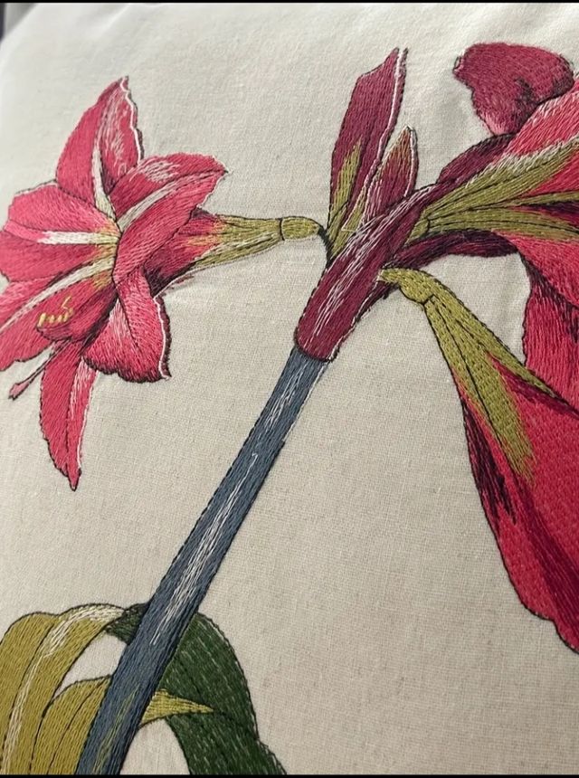 Funda de cojín decorativo,bordado.Motivos florales