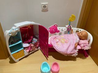 Cuna y armario nenuco con ropa y muñeco