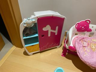 Cuna y armario nenuco con ropa y muñeco