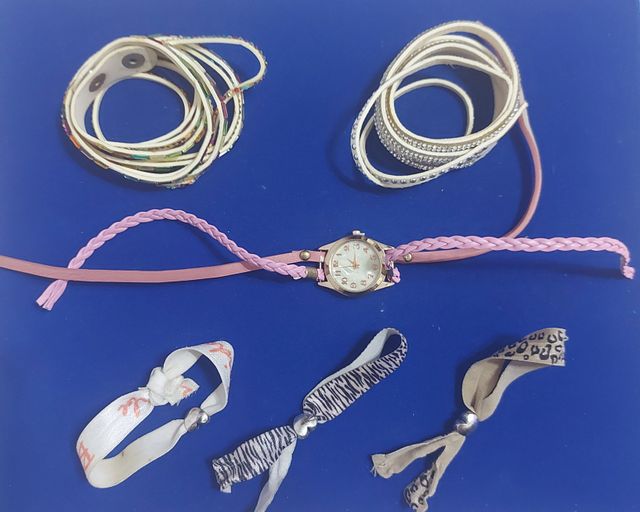 LOTE DE ABALORIOS DE DIFERENTES MATERIALES