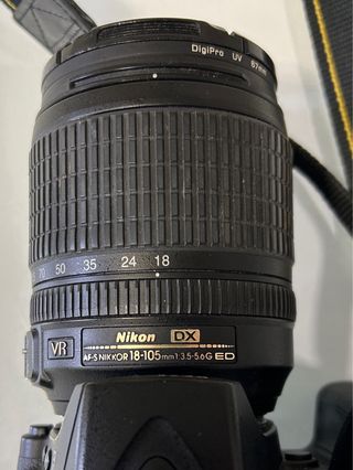 Nikon D90 tres objetivos y accesorios