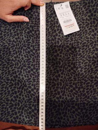Minifalda a estrenar marca Pullandbear 