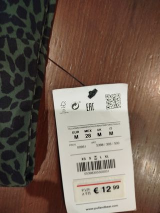 Minifalda a estrenar marca Pullandbear 