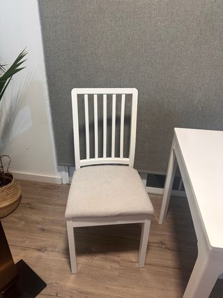 Mesa salon extensible y 4 sillas