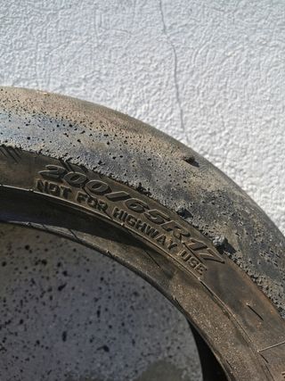 Slicks Pirelli superbike