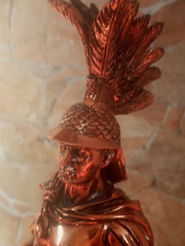 ANTIGUA ESTATUA MILITADES General atenie