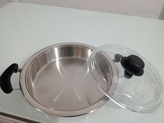 ,.Olla AMC  DIAMT. 28 CM. ALTA 6 CM. CABEN 2 LITRO