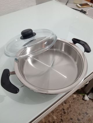 ,.Olla AMC  DIAMT. 28 CM. ALTA 6 CM. CABEN 2 LITRO