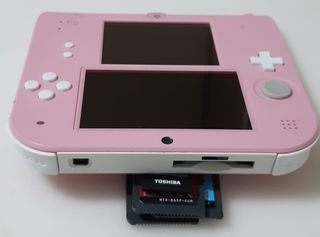 CONSOLA NINTENDO 2DS ROSA CON 3 JUEGOS