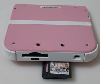 CONSOLA NINTENDO 2DS ROSA CON 3 JUEGOS