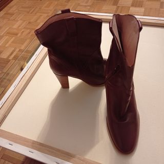 Botines marrones de piel.