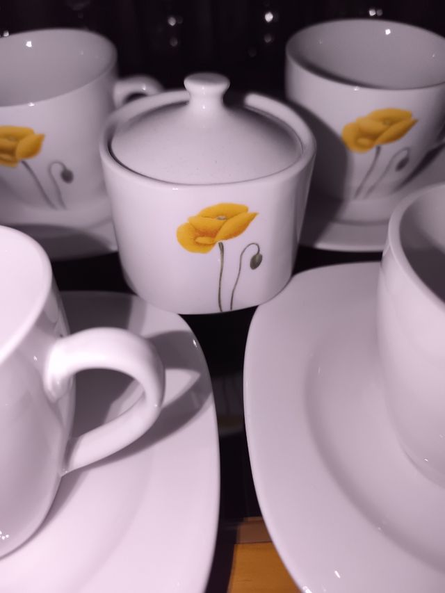 JUEGO DE TAZAS de café,azucarera y lechera.