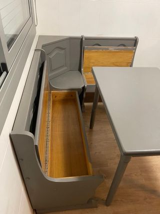 Conjunto mesa con banco en L y 2 sillas