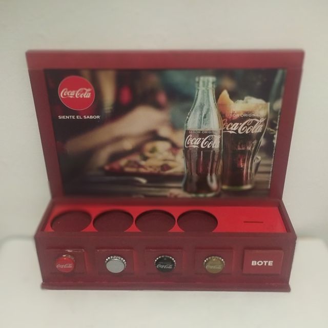 Expositor Coca cola de madera con bote