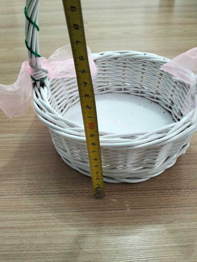 Cestas mimbre blancas