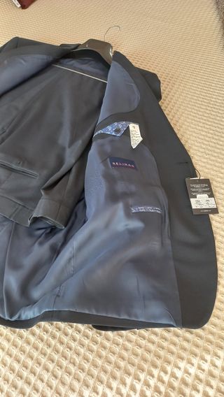 Traje talla muy grande