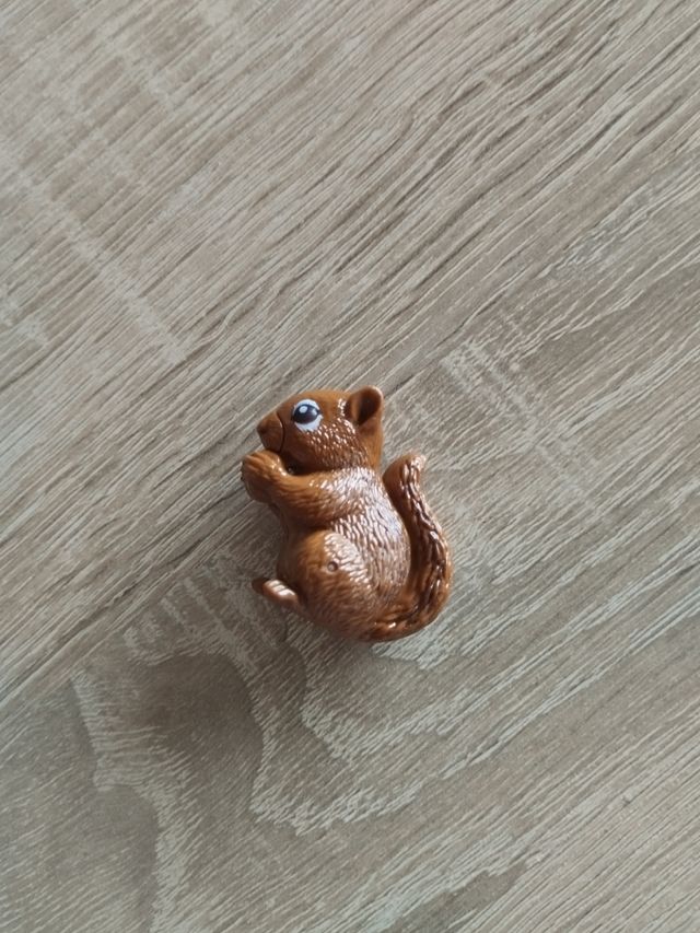 Ardilla huevo Kinder 