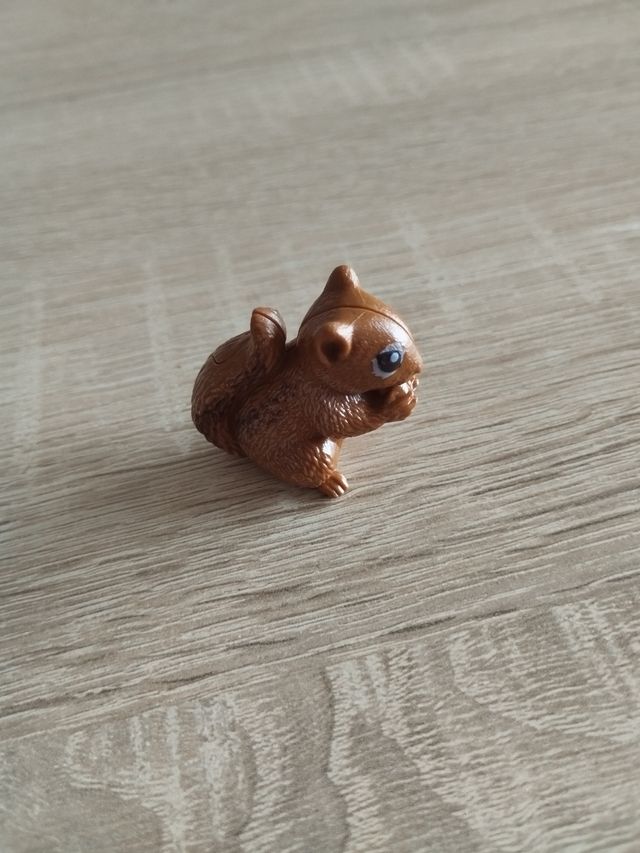 Ardilla huevo Kinder 