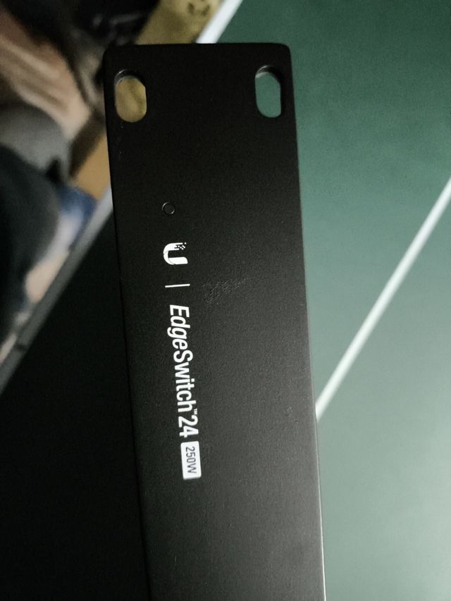 Switch gestionable Poe gigabit ubiquiti de 24/48V