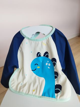 Babero impermeable con mangas