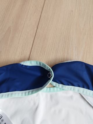 Babero impermeable con mangas