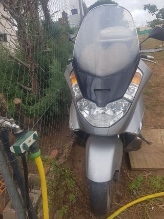 Se vende o se cambia Aprilia Arrecife 500