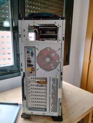 Torre pc Armor en perfecto estado.