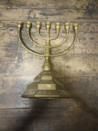 Antiguo candelabro hebreo