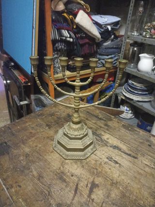 Antiguo candelabro hebreo
