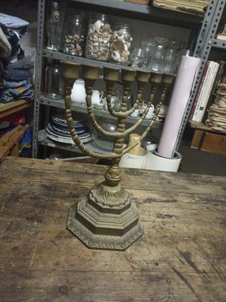 Antiguo candelabro hebreo