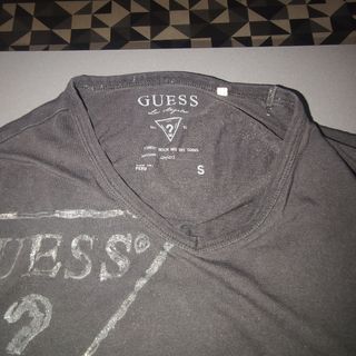 Maglia Guess con logo sulla parte destra