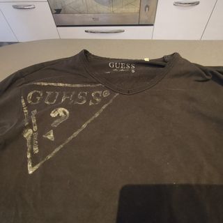 Maglia Guess con logo sulla parte destra