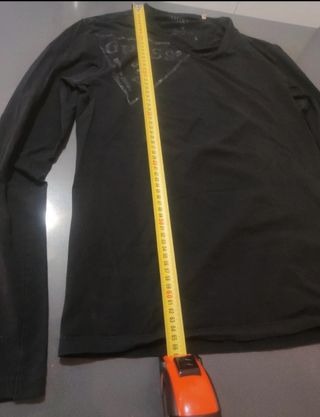 Maglia Guess con logo sulla parte destra