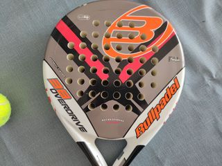 Pala de padel - BULLPADEL + 2 Pelotas