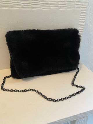 Bolso de pelo negro Stradivarius
