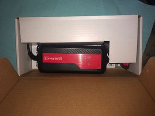 Carica batteria e stabilizzatore per Auto Moto