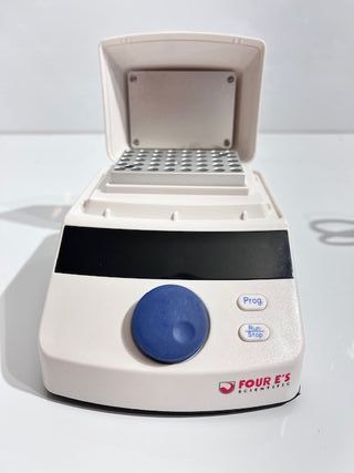 FOUR E'S SCIENTIFIC Mini incubadora de baño seco