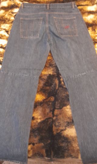 Pantalones fox skate.