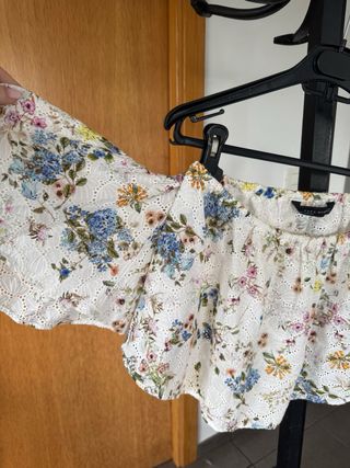 Top OffShoulder Zara Floral  Romántico fresc