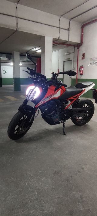 KTM duke 125 como nueva. Mejor ver en persona 